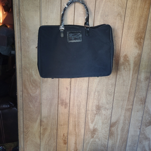 BRAND NEW!!! CALVIN KLEIN BLACK DUFFLE CARRY ON. - Picture 7 of 8
